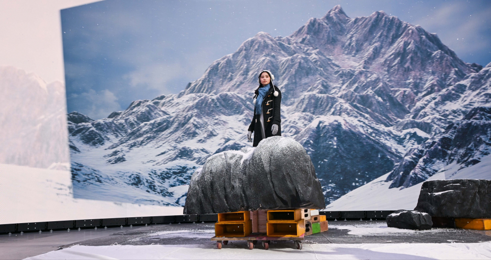 鼎博顯示屏專業調校技術與專案安裝經驗，使顯示屏呈現創作者想表達的精緻內容，讓表演者有沉浸式臨場感使演出逼真