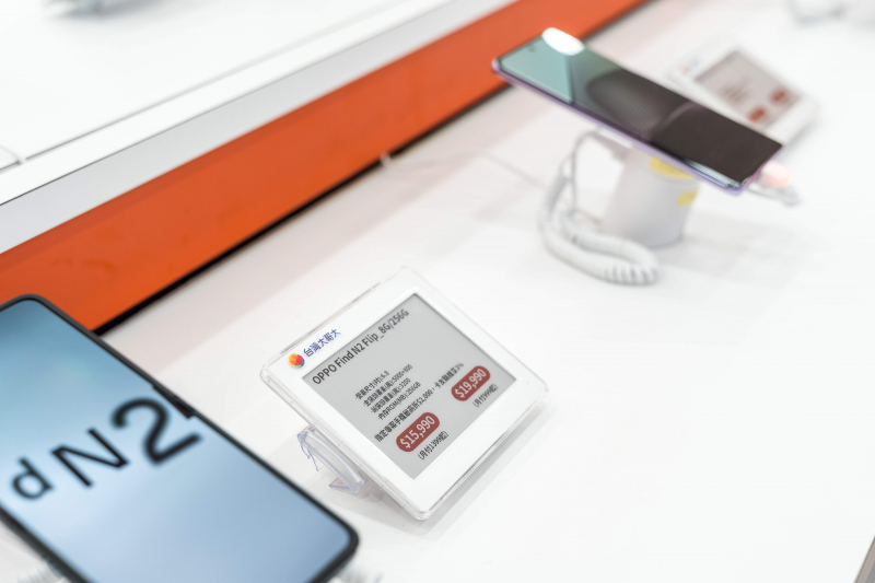 臺灣大哥大導入創利空間ELSA電子價格牌系統，減少紙本印製與裁切，亦能即時調整產品價格及庫存標示