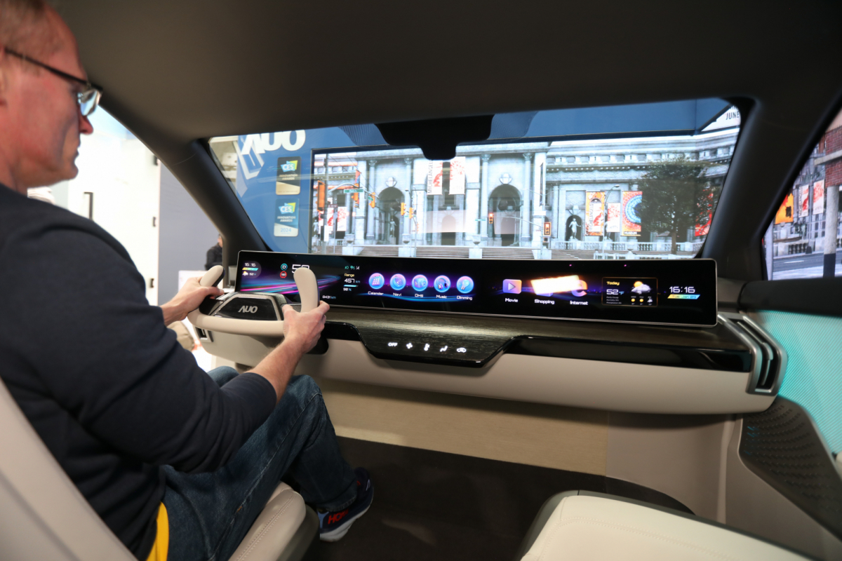 The Front Seat showcases an AUO AmLED? Large-Curved Display that spans from pillar to pillar, providing a clear and colorful panoramic view of essential driving information and multimedia content
