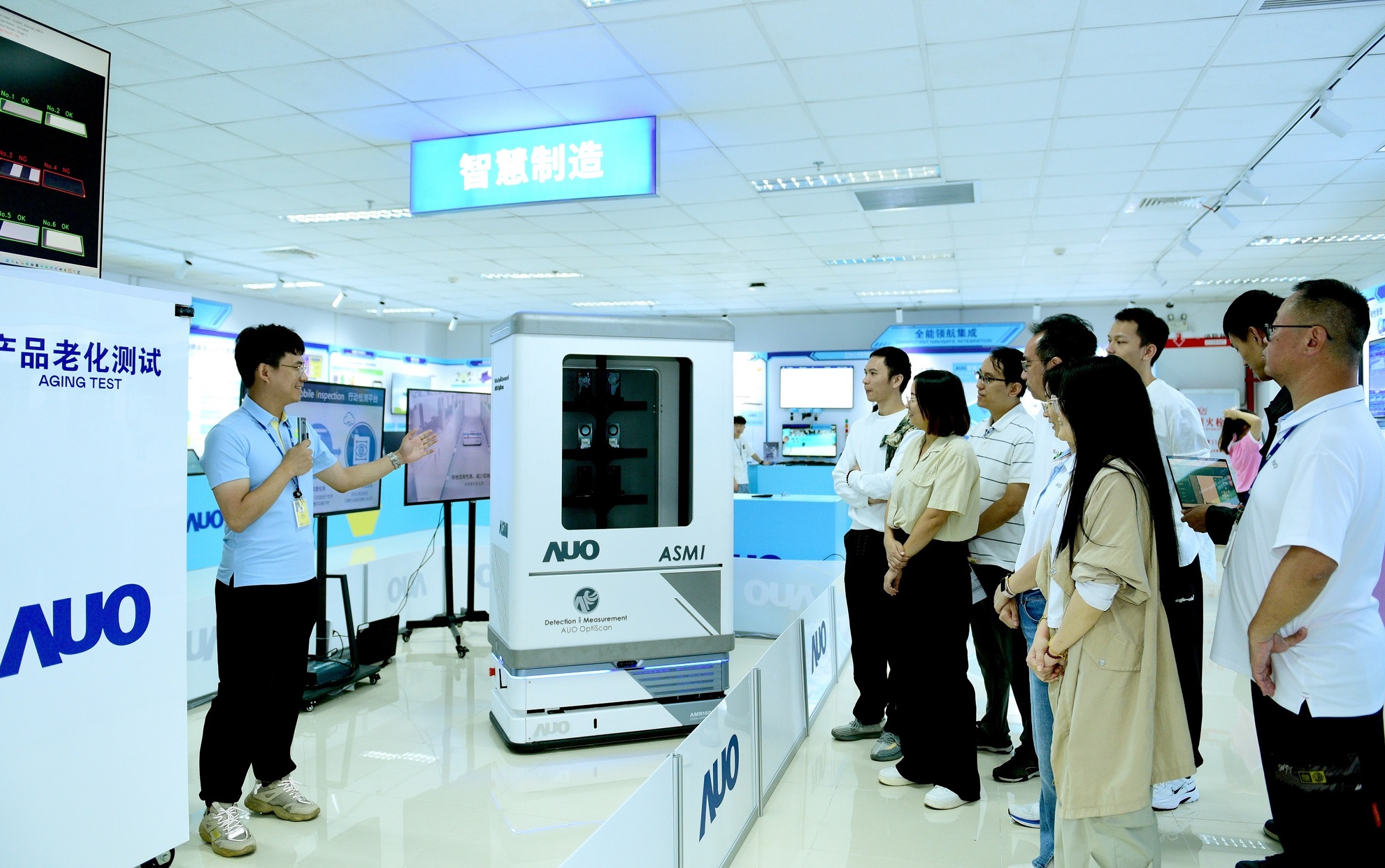 鼎博廈門將5G+ABC技術串聯(lián)生產管理全流程，打通研發(fā)、采購、生管、制程、設備、質量等產品全生命周期制造流程，完成數字化設計、智慧供應鏈、智能座艙、全流程設備管理、數據驅動優(yōu)化、智慧在線檢測、智慧品管等自適應生產模式升級