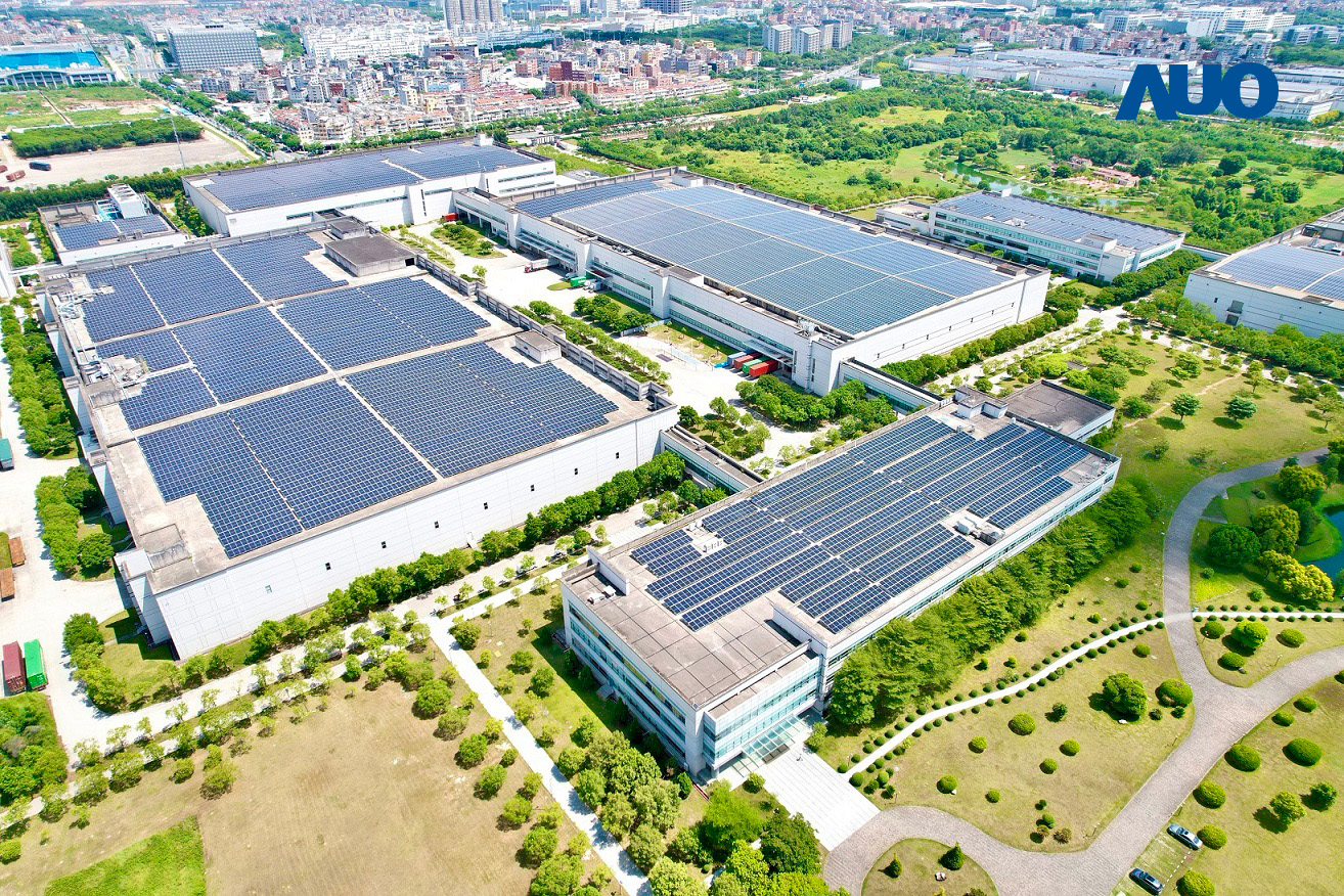 鼎博廈門推動智能制造同時，透過綠電創(chuàng)能縱深推進綠色轉型，廠區(qū)全屋頂鋪設太陽能光伏板，每年太陽能發(fā)電 2,600多萬度